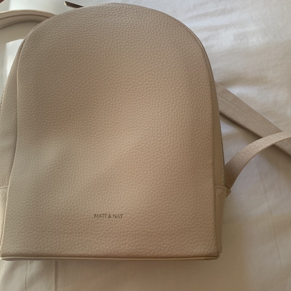 Matt & Nat Handbags - NWOT Matt & Nat OLLY Vegan Backpack Purity